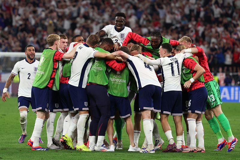 England's players celebrate after winning the UEFA Euro 2024 semi-final football match between the Netherlands and England at the BVB Stadion in Dortmund on 10 July, 2024