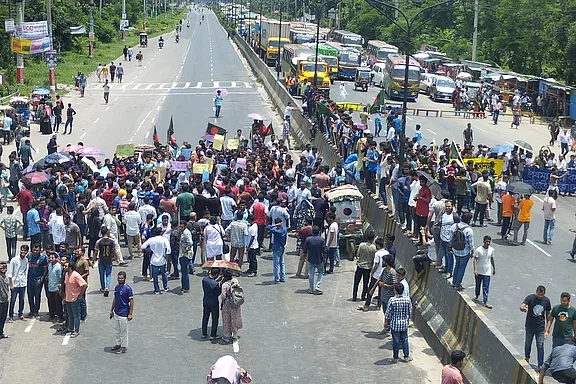 Jahangirnagar University students demonstrate on the Dhaka-Aricha highway on 7 July, 2024, demanding cancellation of the quota system.