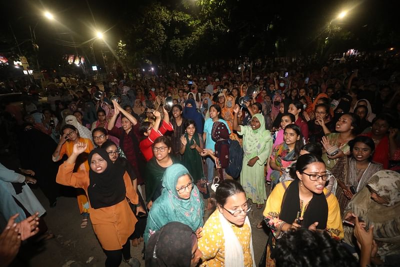 Students are protesting at TSC area on Sunday midnight