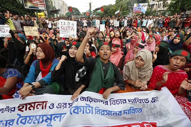 Students and job aspirants demonstrating at Shahbagh intersection to press home their demand of quota reform in government jobs on 12 July 2024