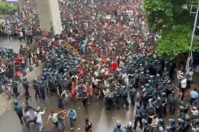 Protesting students head towards Shahbagh intersection demanding quota reform at around 5:00pm after breaking the police barricade on 11 July.