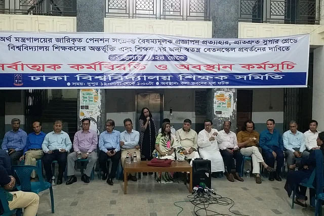 Teachers take position at the main entrance of the Dhaka University arts faculty building. Sunday afternoon