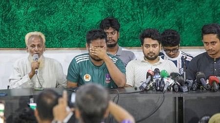 Billal Hossain (left) demands the whereabouts of his son Asif Mahmud, one of the coordinators, who went missing days ago, at the press conference of the quota reform protesters at the DRU on 23 July 2024. Hearing the plea of Billal Hossain, coordinator Hasnat Abdullah breaks into tears while two other coordinator – Nahid Islam and Sarjis Alam – are also seen.