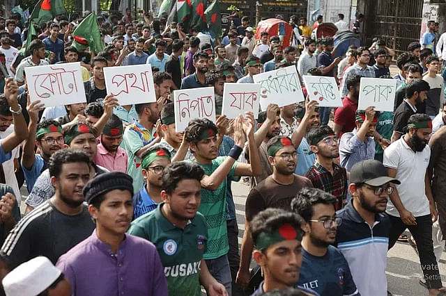 Students and job aspirants in the movement demanding cancellation of the quota system for government jobs have called for a Bangla blockade