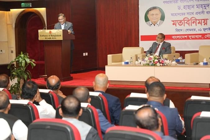 Foreign Minister Hasan Mahmud addresses a meeting to exchange views with expatriate Bangladeshis at the Bangladesh Embassy in Riyadh, Saudi Arabia, on 1 July 2024