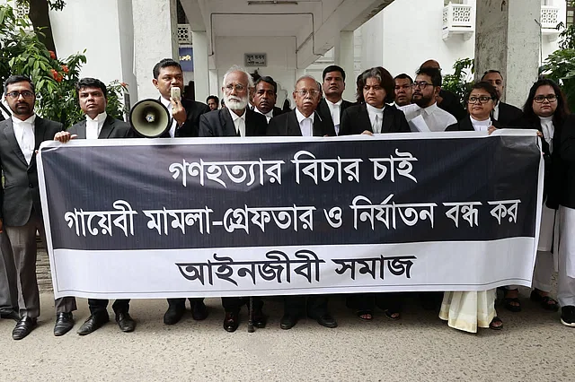 Ainjibi Samaj organised a human chain under the title 'We demand justice for genocide, stop fictitious case-arrest and torture' on Monday