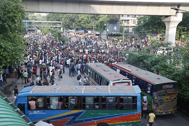 Students and job aspirants demonstrating at Shahbagh intersection to press home their demand of quota reform in government jobs on 12 July 2024