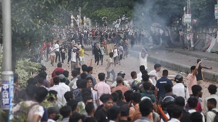 The quota protesters and members of Bangladesh Chhatra League have been locked into a clash since 2:00 pm Tuesday