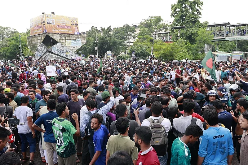 Protesters demonstrate blocking Shahbagh intersection in the capital for fourth day on 4 July 2024