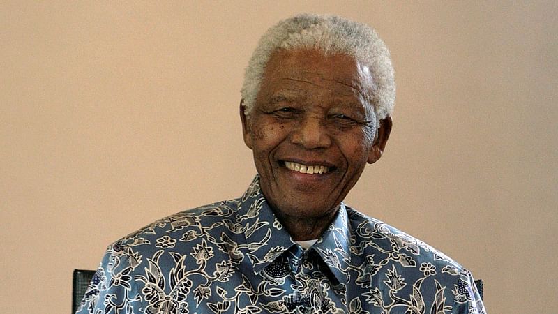 South Africa`s former president Nelson Mandela waits to meet Paralympics team at the Nelson Mandela foundation in Houghton, South Africa, 3 October 2008