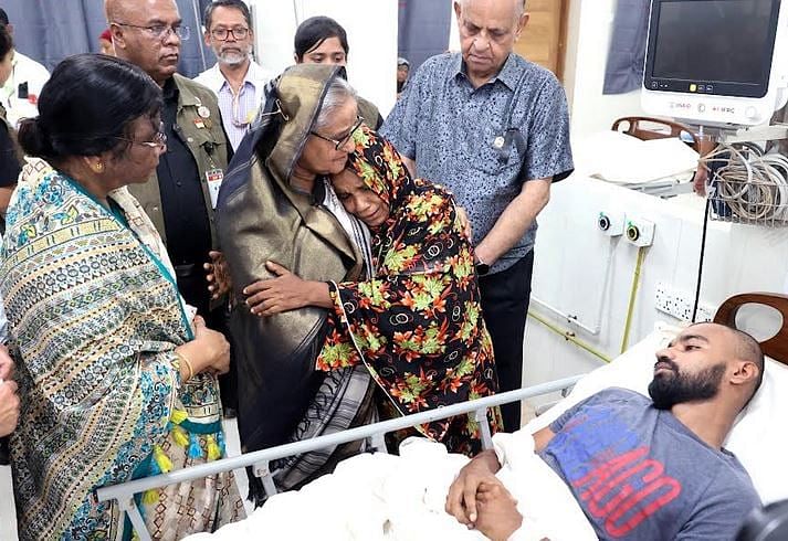 Prime minister Sheikh Hasina visits Shaheed Suhrawardy Medical College Hospital (ShSMCH) in Dhaka on 30 July 2024 to see the injured persons of the recent nationwide unrest.