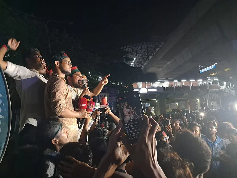 Demonstrators block Shahbagh and InterContinental hotel intersections to press home their four-point demand on 7 July 2024