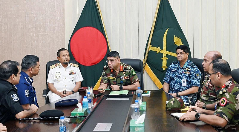 Army chief Waker-Uz-Zaman had a meeting with newly appointed IGP Md Mainul Islam, director general of RAB AKM Shahidur Rahman and DMP commissioner Md Mainul Hasan today, Thursday.