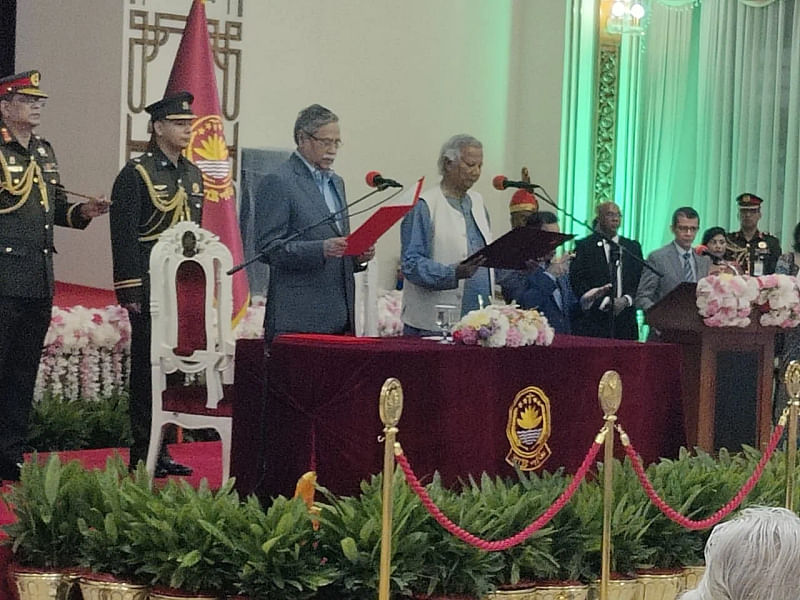 Dr Muhammad Yunus takes oath as the chief advisor to the interim government at Bangabhaban on 8 August, 2024.