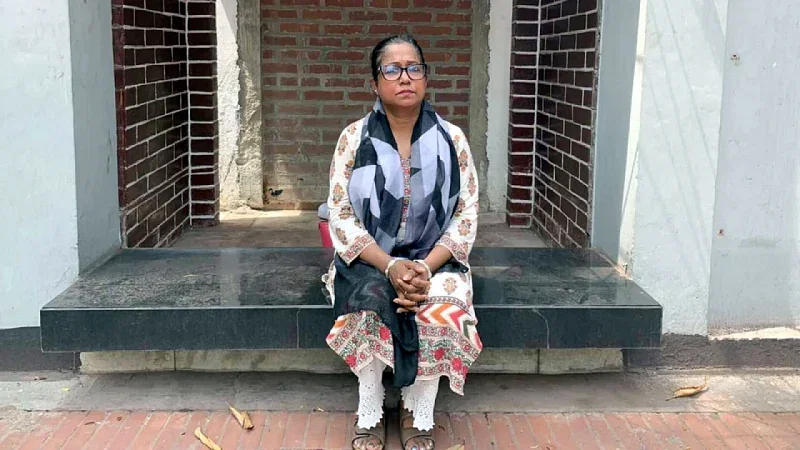 Rokeya Prachy sitting in front of Bangabandhu Sheikh Mujibur Rahman’s residence at Dhanmondi 32 on Wednesday