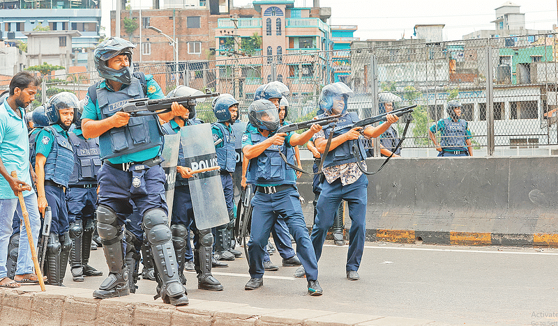 Police fire shots at protesting students in Jatrabari of Dhaka on 18 July 2024.