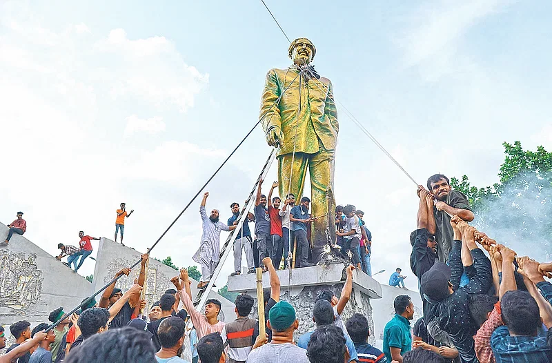 The sculpture of Bangabandhu in Bijoy Sarani of the capital was demolished.