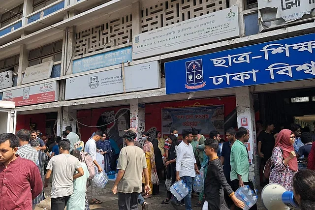 People donating water, dry food and cash to the relief fund of the Students against Discrimination. Friday, 23 August 2024, TSC, Dhaka University