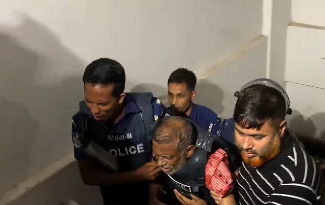 After the attack on the court premises, Shamsuddin Chowdhury is taken to the courtroom. The photo was taken from Sylhet chief judicial magistrate court on Saturday afternoon.