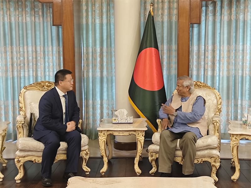 Ambassador Yao Wen calls on chief adviser Dr Muhammad Yunus in Dhaka on 25 August, 2024.