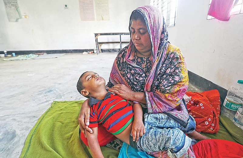 The child Sazid Hossain has been suffering from cold-related problems. The photo was taken from Chhagalnaiya Pilot High School shelter centre on 28 August 2024