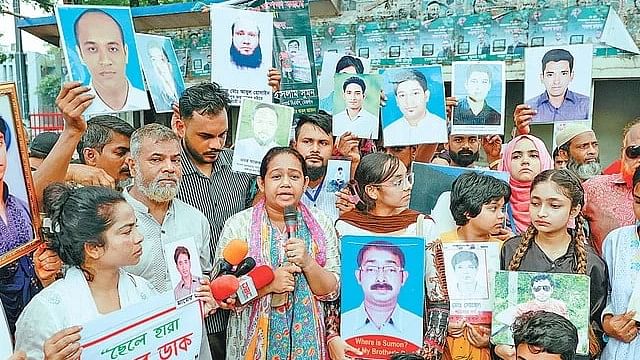 Mayer Dak for long has been organising various events demanding the arrest and trial of persons involved in enforced disappearances and killings. The organisation formed a human chain in front of the National Press Club on 14 August