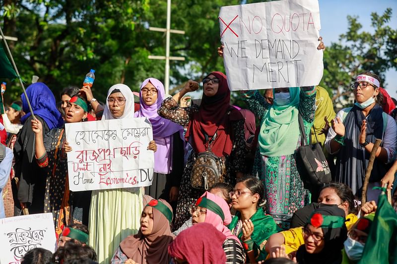 Students demonstrate in Dhaka as they join the quota reform movement.