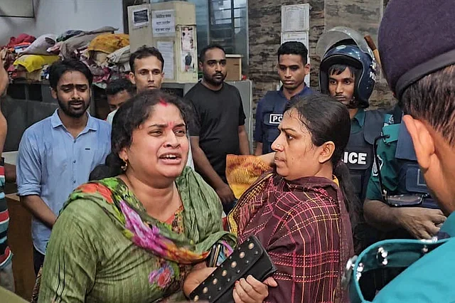 Wife of constable Suman Kumar Gharami who was killed yesterday, Friday, in the Students against Discrimination movement in Khulna, is inconsolable. At Khulna City Medical College, Friday, 3 August 2024