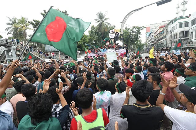 Protestors carried out a protest procession at the Science Lab intersection under the banner of Students against Discrimination