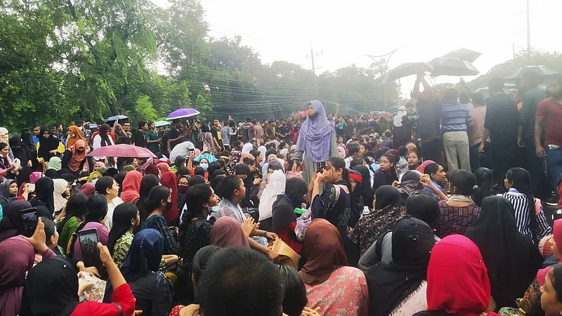 Students of various educational institutions in Rajshahi have gathered in front of Rajshahi University defying heavy rain. Photo taken on 3 August 2024.