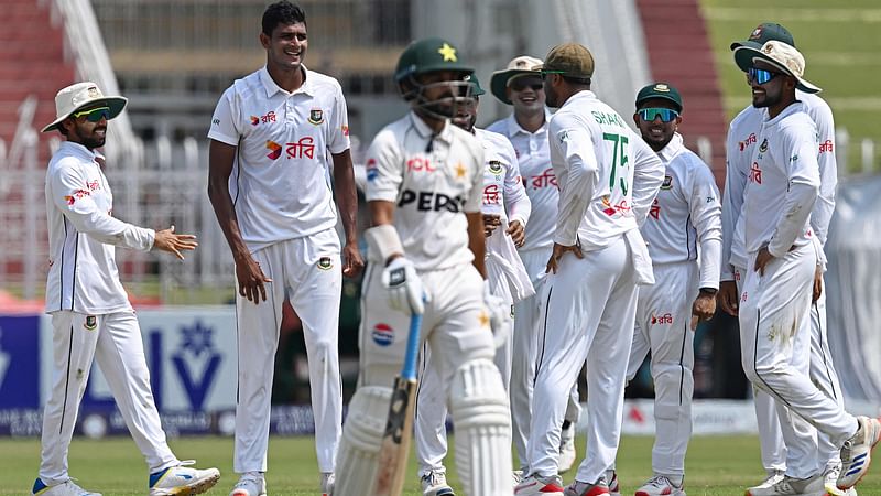 Bangladesh's Nahid Rana (2L) celebrates with teammates after taking the wicket of Pakistan's Saud Shakeel (C) during the fourth day of the second and last Test cricket match between Pakistan and Bangladesh, at the Rawalpindi Cricket Stadium in Rawalpindi on 2 September, 2024