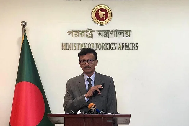 Foreign affairs adviser Touhid Hossain speaks to the media in Dhaka on 8 September 20204.