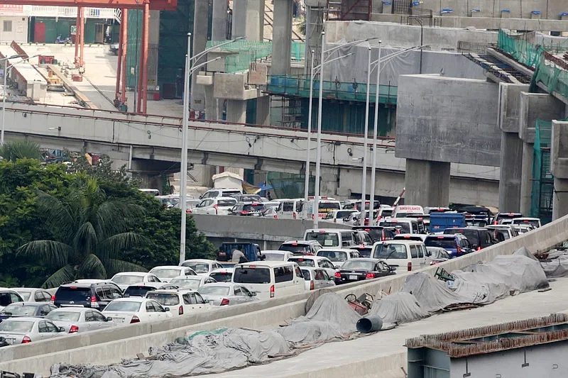 Vehicles trapped on the elevated expressway near FDC intersection. Photo taken around 1:30 pm on 9 September 2024.