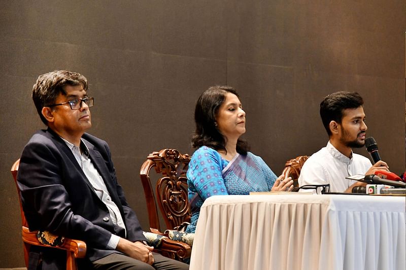 Adviser to the labour and employment ministry, Asif Mahmud Shojib Bhuyain (R), briefs the journalists after a meeting of the advisory council of the interim government at the Foreign Service Academy on 12 September 2024, while adviser to the environment, forest and climate change ministry, Syeda Rizwana Hasan (M), and press secretary to the chief adviser, Shafiqul Alam (L) are also seen.