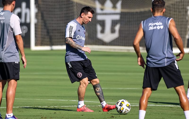 Inter Miami's Argentine forward Lionel Messi (C) trains at the Florida Blue Training Center in Fort Lauderdale, Florida, on 13 September, 2024