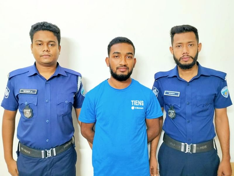 Police detained Farokul Islam, who harassed and beat up women in Cox's Bazar sea beach, on 13 September night