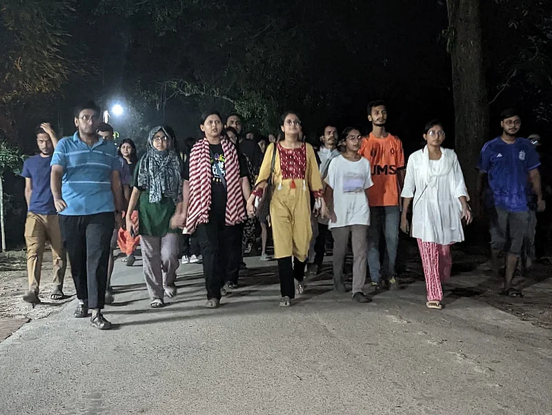 Jahangirnagar University students protest against extra judicial killing on university campus at 2:00 am early on 19 September 2024.