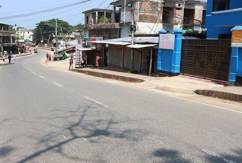 Photo shows an empty road in Uttar Kalindipur of Rangamati town as 72-hour blockade begins in three Chattogram Hill Tracks districts on 21 September 2024.