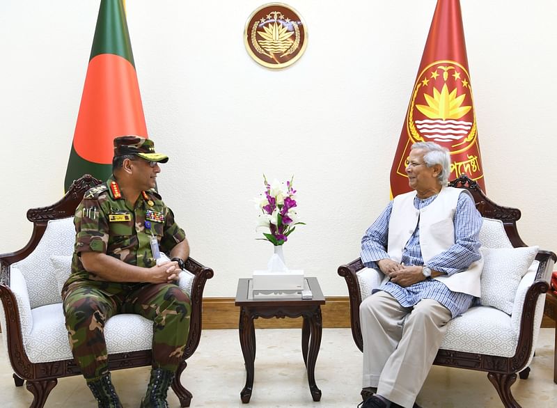 Chief of Army Staff General Waker-Uz-Zaman on Sunday made a courtesy call on chief adviser professor Muhammad Yunus at his office in the capital.