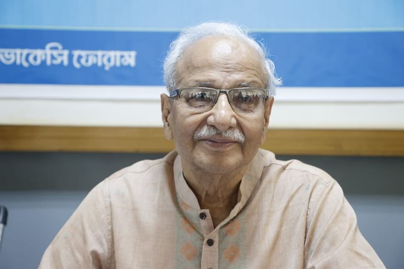 Head of the electoral reform commission Badiul Alam Majumder speaking at a press conference on 24 September