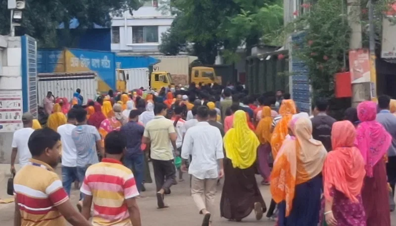 Workers entering the factory in Kalma area in Savar on 25 September 2024