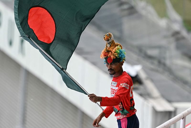 Super fan 'Tiger Robi' waves Bangladesh's national flag during a practice session at the Green Park Cricket Stadium in Kanpur on 26 September 2024, on the eve of the second Test cricket match between India and Bangladesh