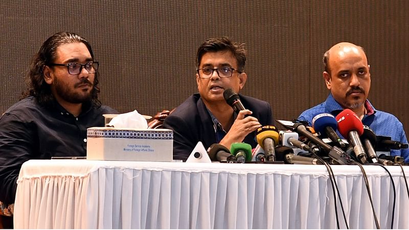 Chief adviser’s press secretary Shafiqul Alam (M) briefs a press conference at the Foreign Service Academy in Dhaka on 30 September 2024