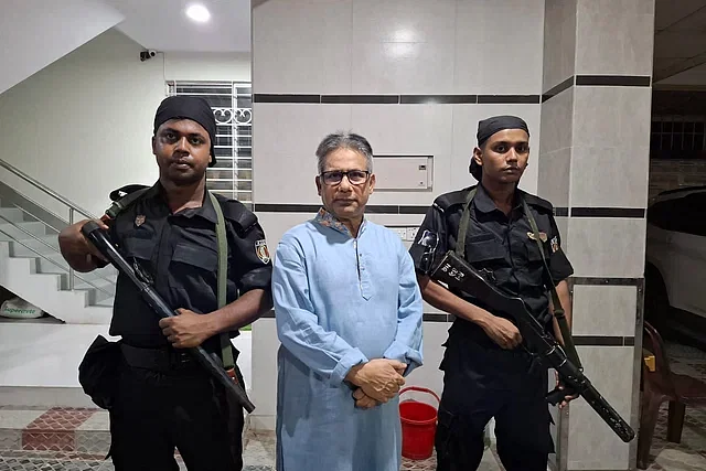 Rapid Action Bttaliion (RAB) members have arrested Abdus Salam Murshedy from Bashundhara residential area in the capital on Tuesday.