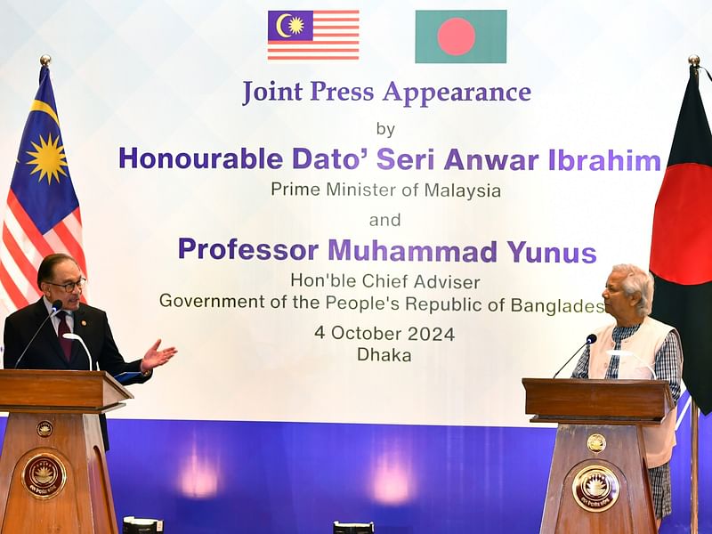 A joint press appearance of chief adviser Prof Muhammad Yunus with Malaysian prime minister Anwar Ibrahim at a hotel in Dhaka on 4 October, 2024.