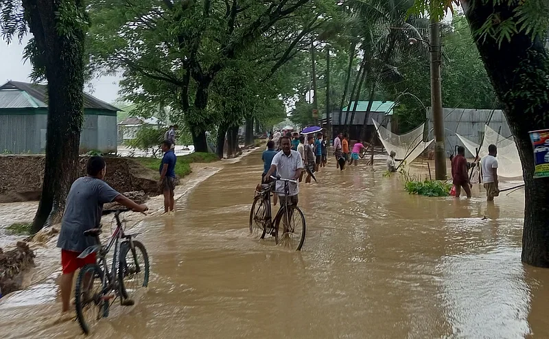 The road has been inundated due to the flash flood. Photo taken from Garkanda area of ​​Nalitabari-Nayabil road on Friday afternoon.