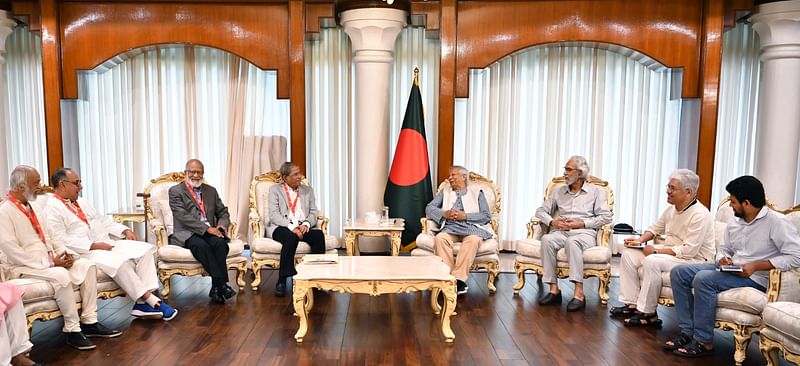 A delegation of Bangladesh Nationalist Party led by secretary general Mirza Fakhrul Islam Alamgir holds a dialogue with Chief Adviser to the interim government Professor Dr Muhamamd Yunus at the state guesthouse Jumana in Dhaka on 5 October 2024.