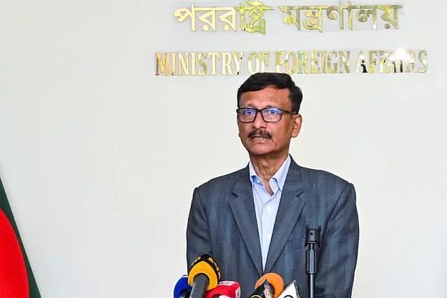 Foreign affairs adviser Touhid Hossain speaks to the media at the ministry on 8 October, 2024.