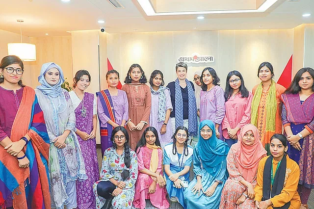 Emma Brigham, UNICEF acting representative in Bangladesh, with representatives of girls and women students at the end of the roundtable held at the Prothom Alo office in Karwan Bazar of the capital city