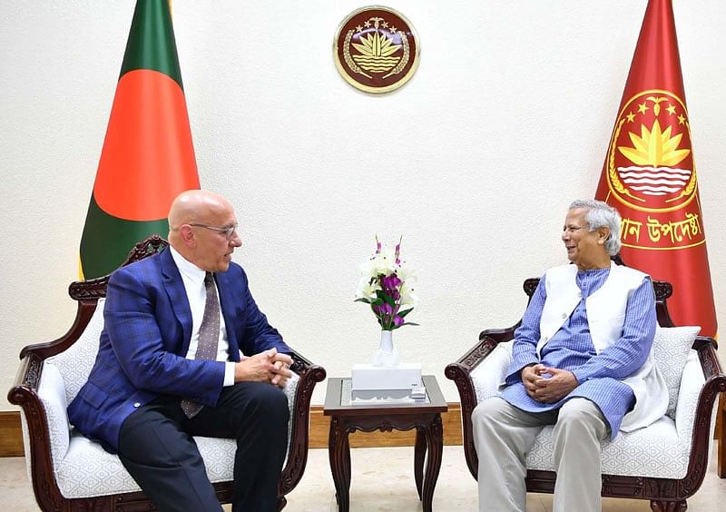 Special rapporteur of the UN on the situation of human rights in Myanmar, Thomas Andrews calls on chief adviser professor Dr. Muhammad Yunus at his Tejgaon office in Dhaka on 14 October 2024